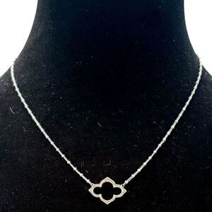 Stella & Dot Arabesque Necklace Fixed Quatrefoil Pendant Satellite Chain *FLAW*